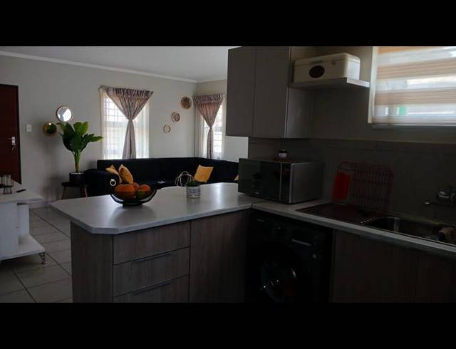 4 BEDROOM HOUSE FOR SALE IN PROTEA GLEN